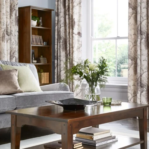 Garrat, enkelt salongbord i kastanjefarget bjørk