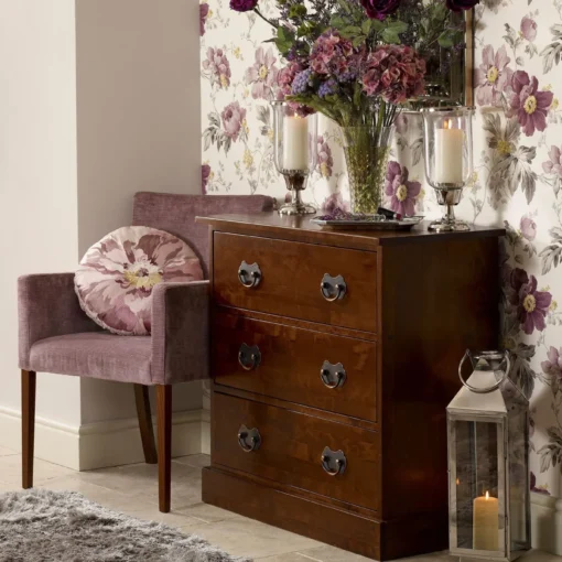 Garrat, kommode med 3 skuffer i kastanjefarget bjørk