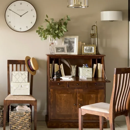 Garrat, kastanjefarget byrå, skrivebord