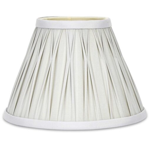 lampeskjerm i sølvgrå silke