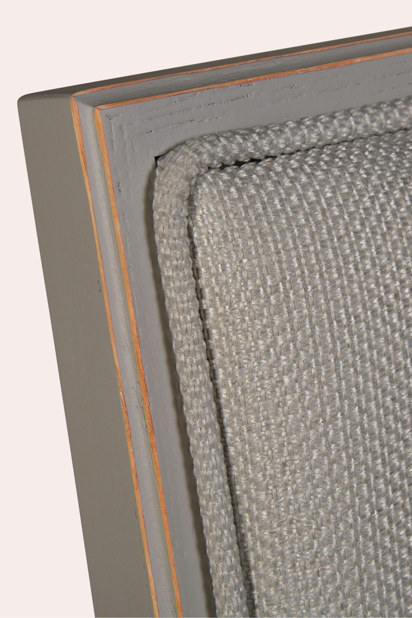 Henshaw spisestuestol lys koksgrå detalj rygg