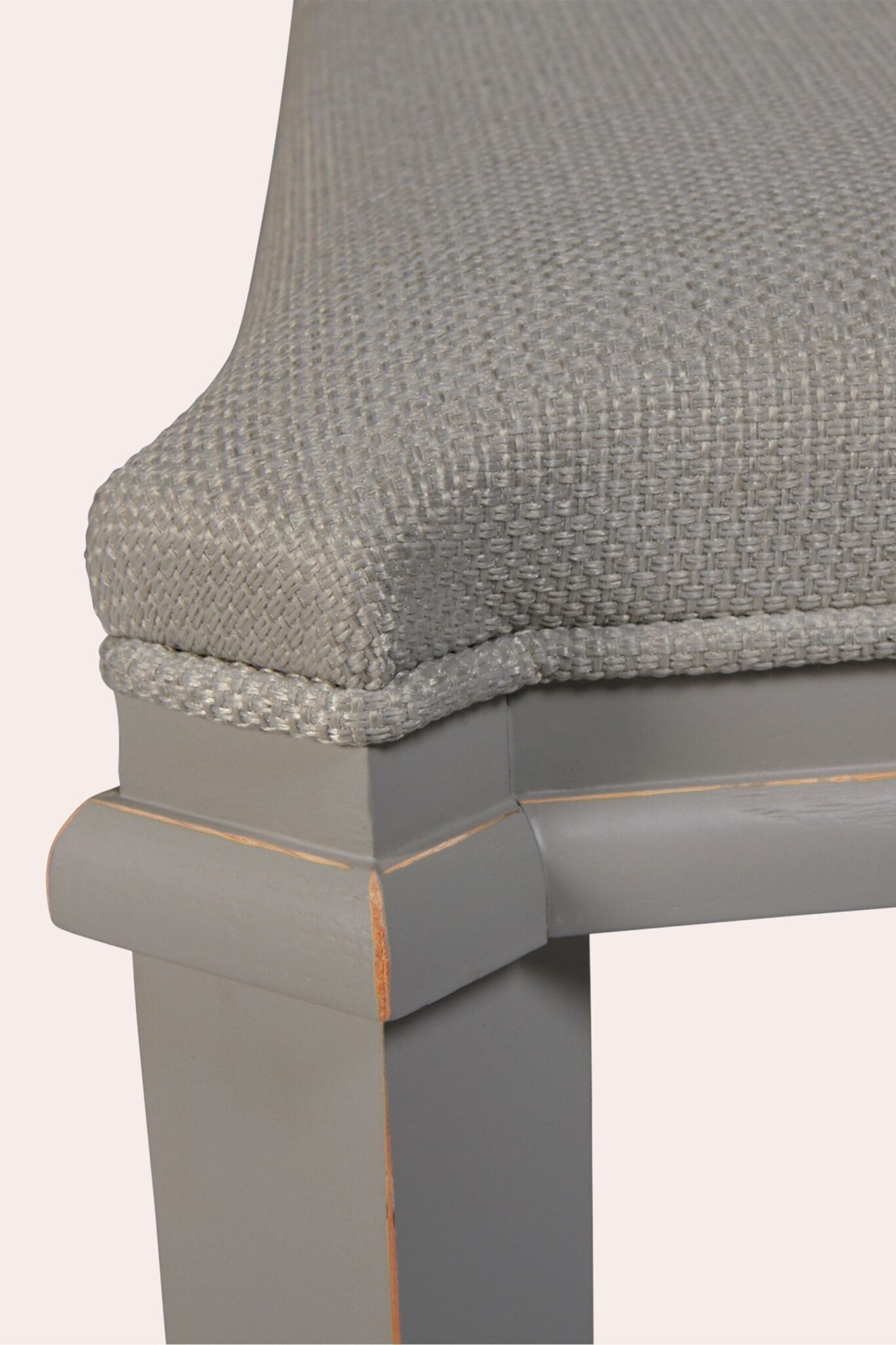 Henshaw spisestuestoler detalj sete lys koksgrå