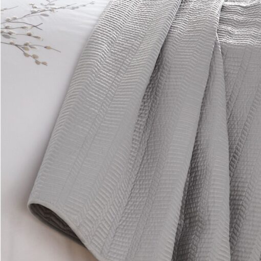 Alton sengeteppe i sølvgrått