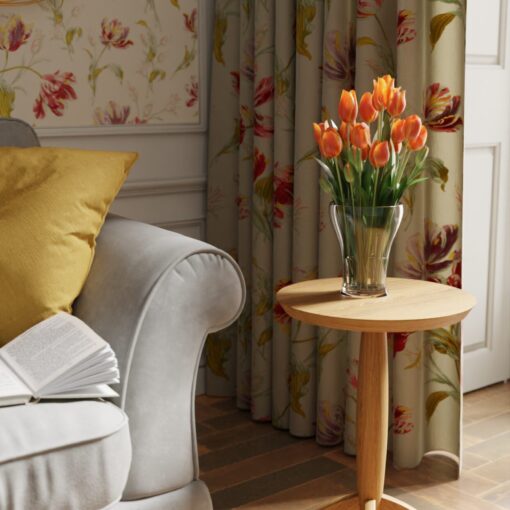 rundt sidebord i oljet eik