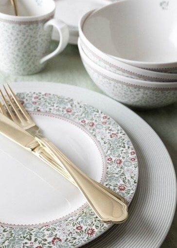 Laura Ashley Wild Clematis Collectables