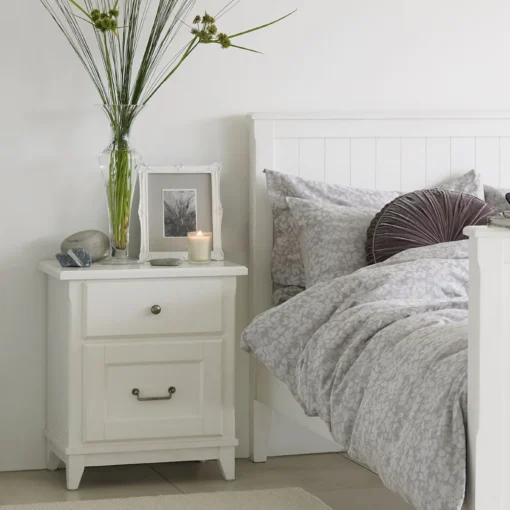 devon nattbord i hvitt