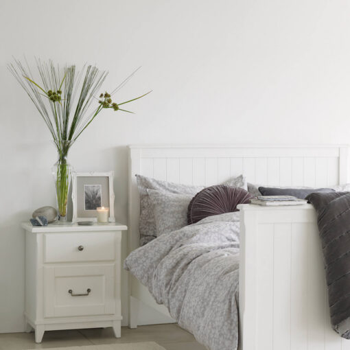 Devon sjarmerende, enkel og klassisk sengeramme i hvitt