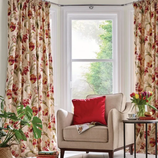 Gosford ferdigsydde gardiner i tranebærrødt