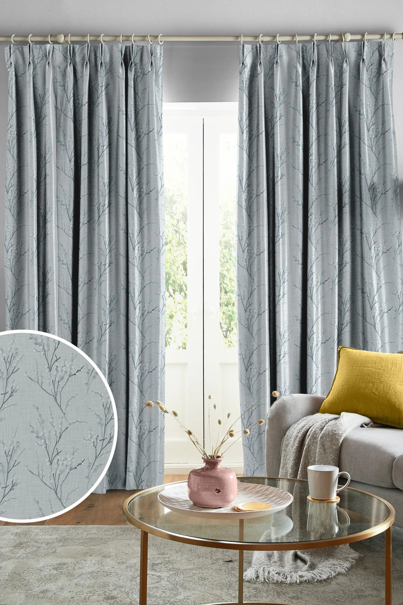 Pussy willow brodert gardinstoff blått