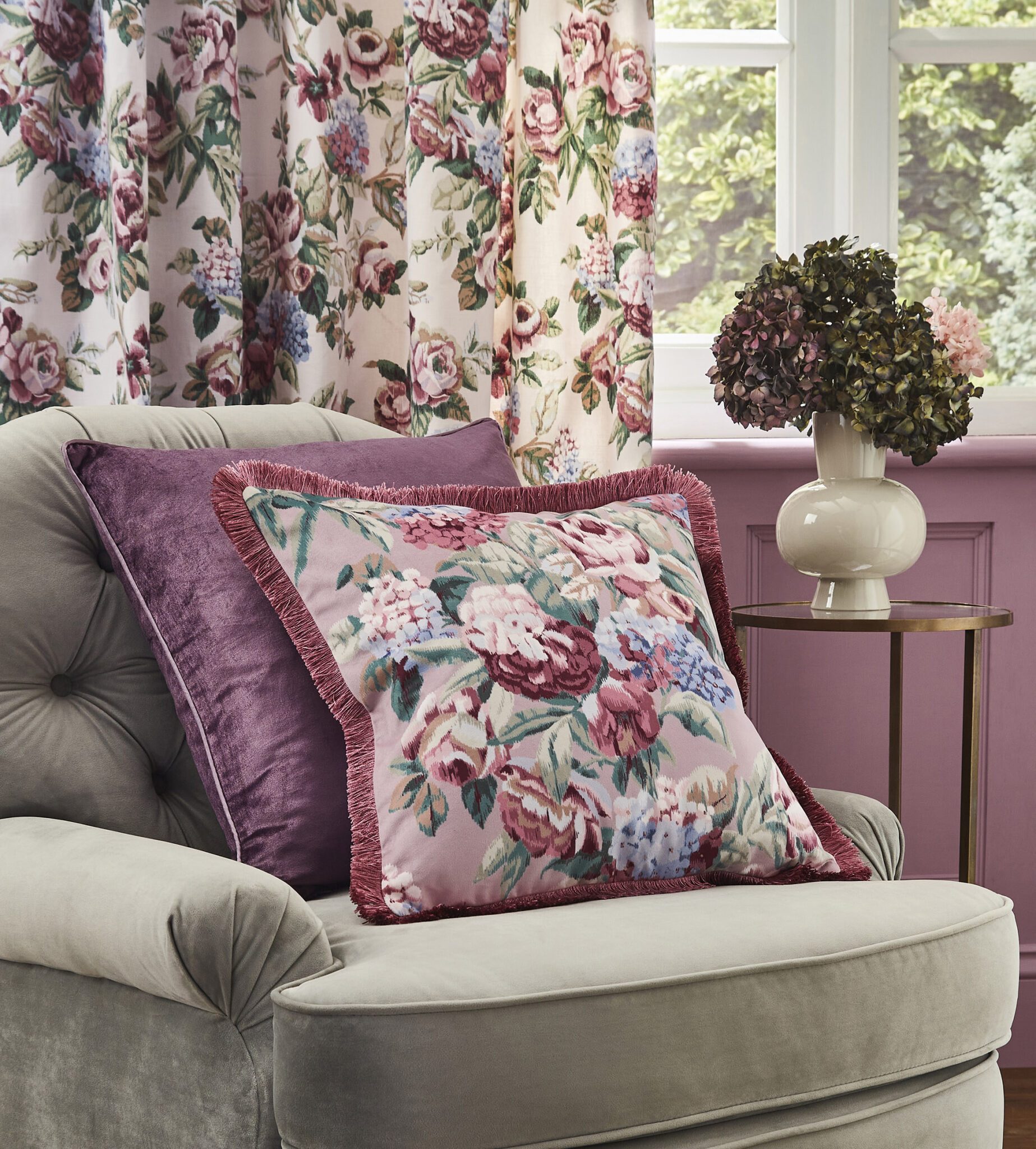 Pembrey floral pute i fløyel pembrey floral pute i fløyel