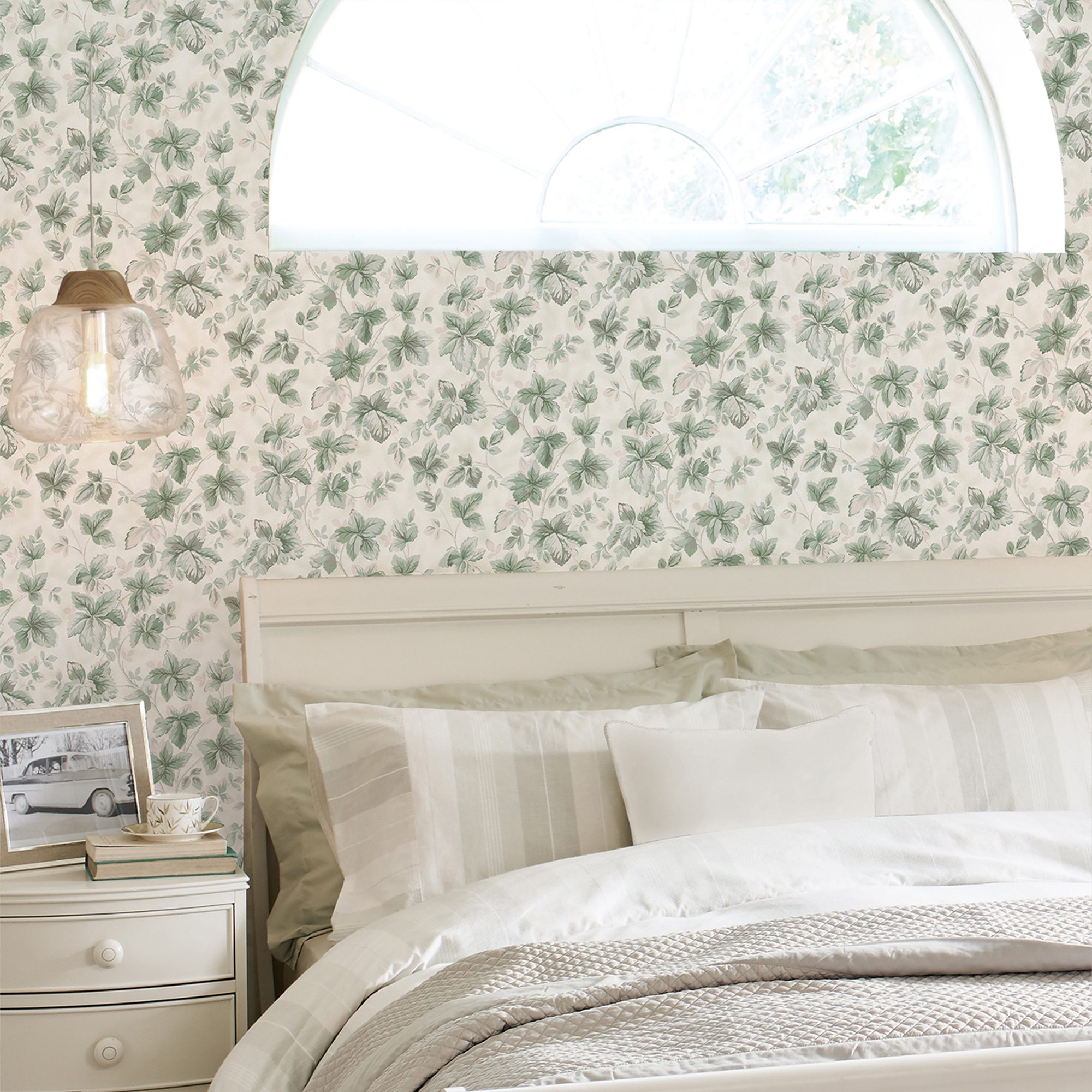 118482 AUTUMN LEAVES SAGE ROOMSET autumn leaves, tapet med blader i delikat grønn