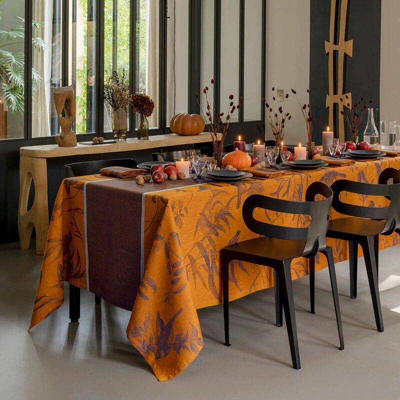 Voliere damaskduk i lin orange Damaskduk i lin i orange blått