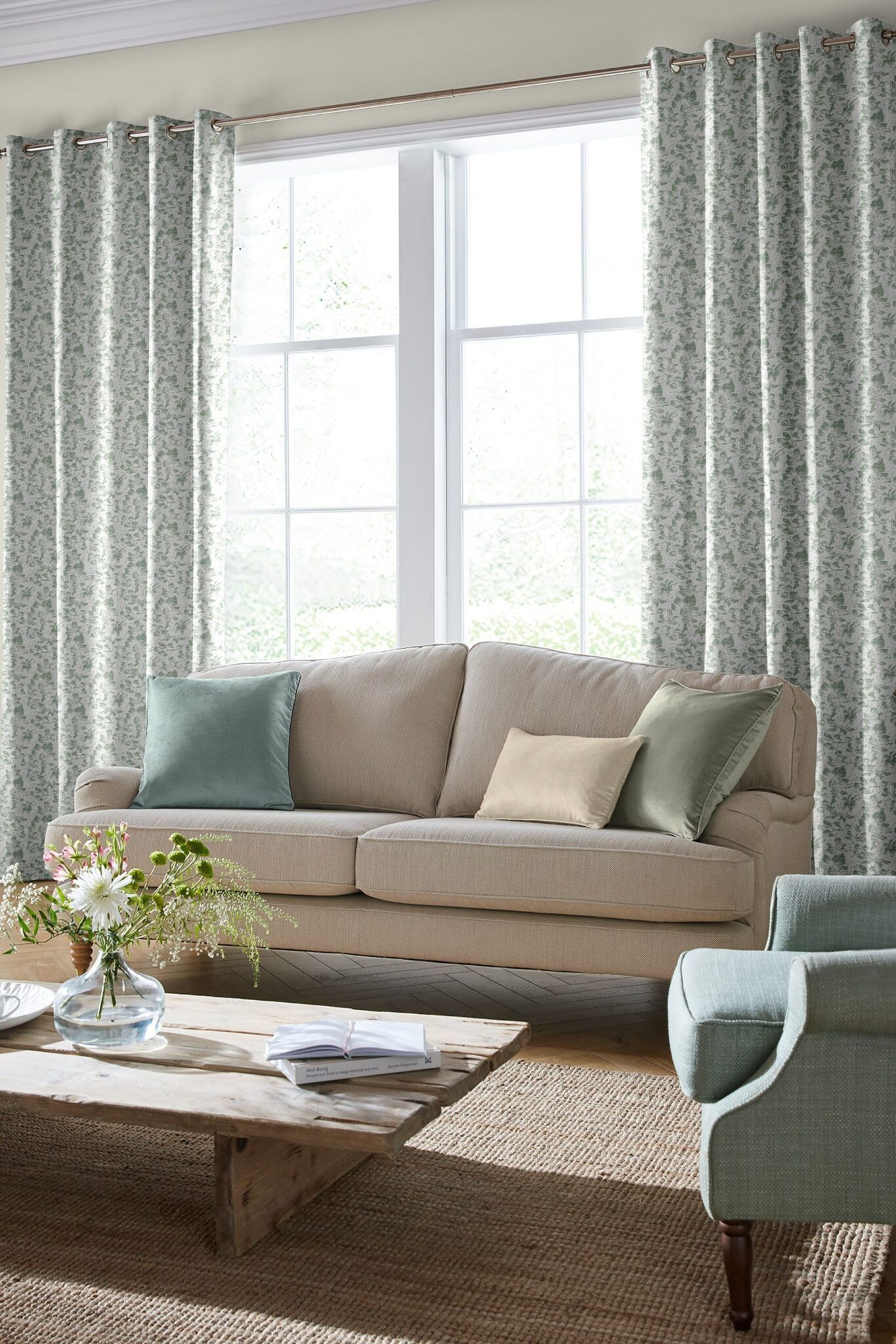 churchstroke grønn interiør Churchstoke gardinstoff med blågrønne blader