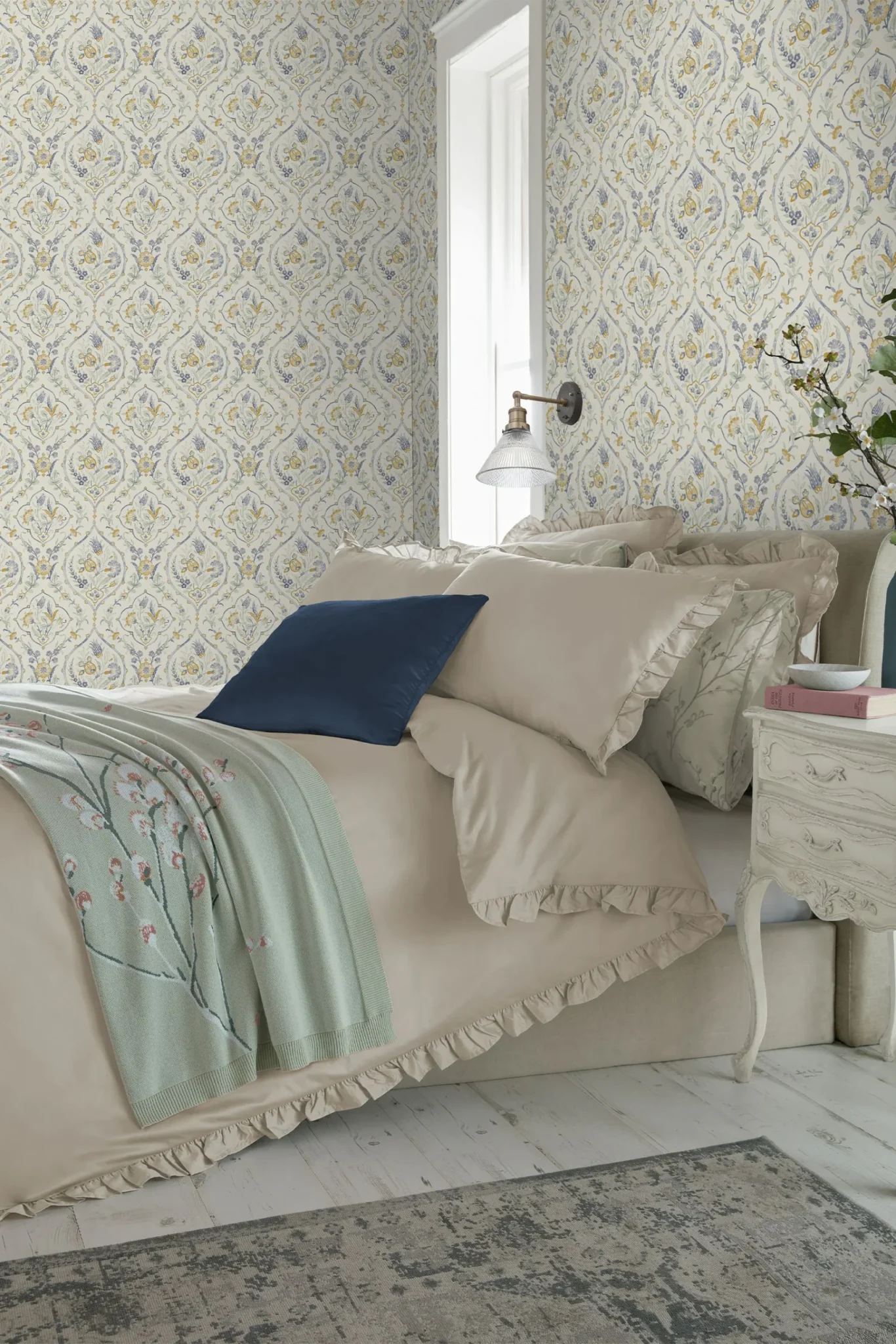 Foscot-tapet-oker-interior-scaled-1