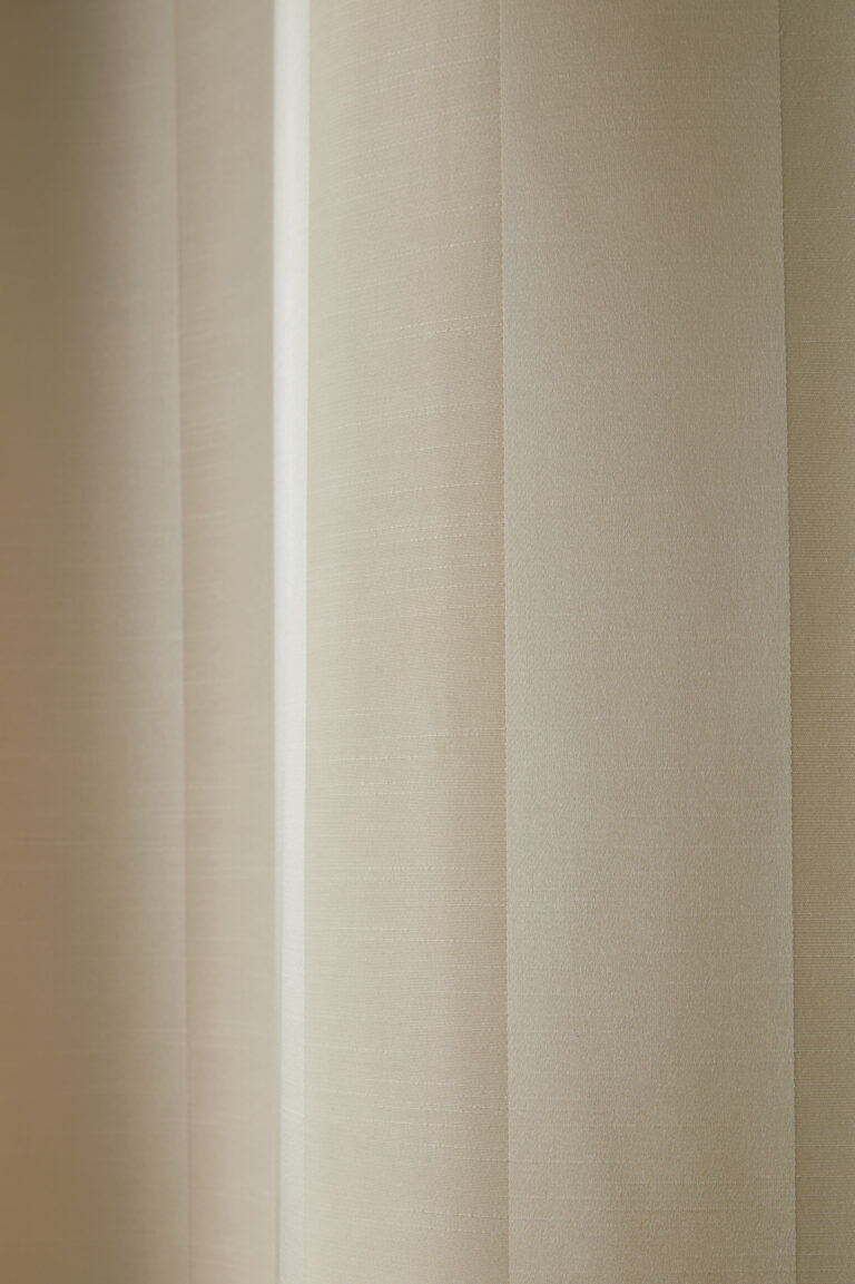 Lille-Stripe-RMC-Oyster-Close-Up-FINAL-768x1153