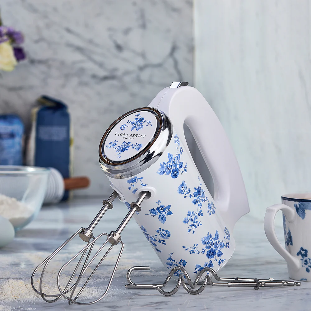 2.LifestyleImageLACRSDAHandMixer