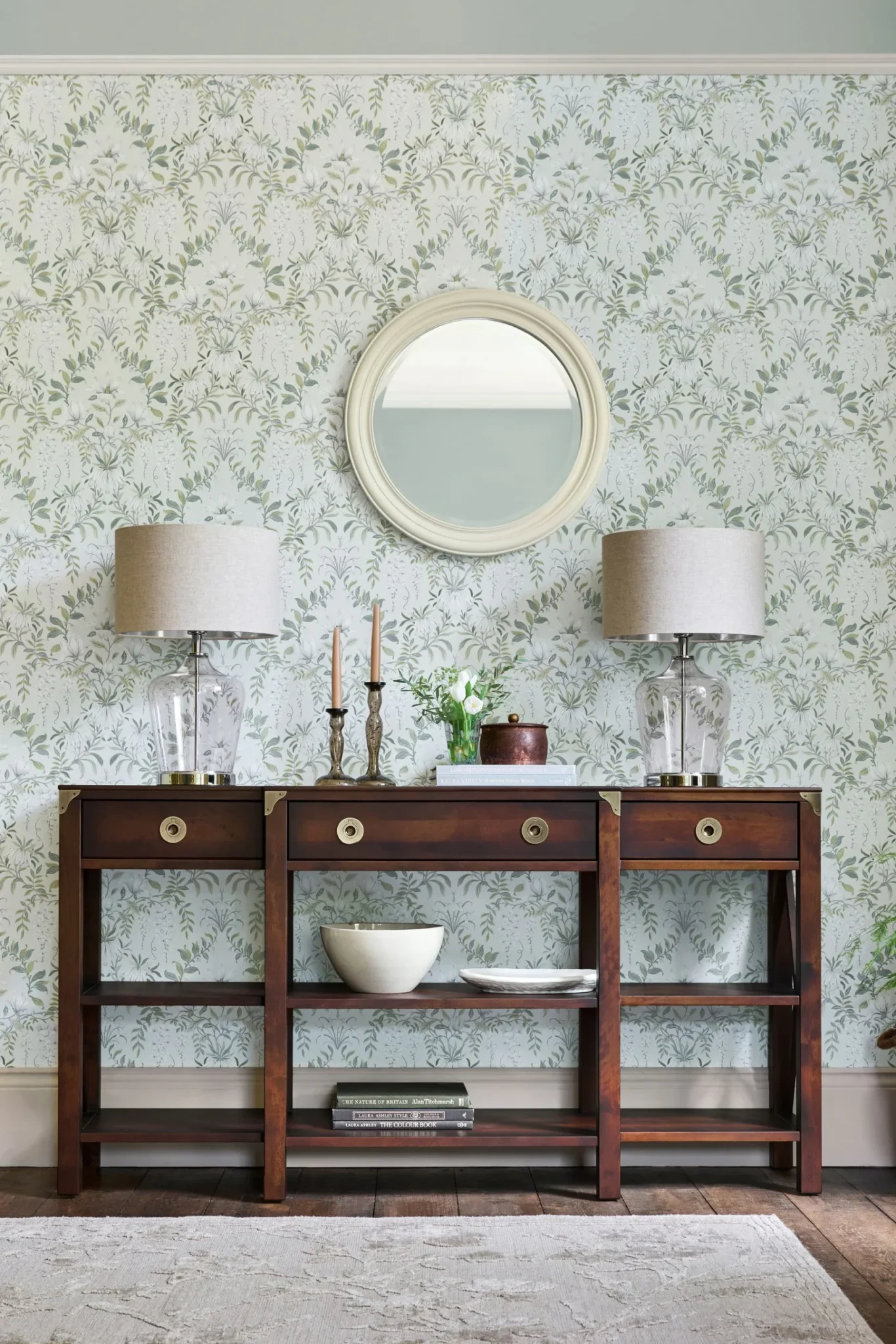 Balmoral-trippel-konsoll-i-kastanje-interior-scaled