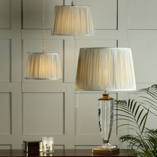 Hemsley, plissert, lampeskjerm i salviegrønn silke fra Laura Ashley Str. 16"