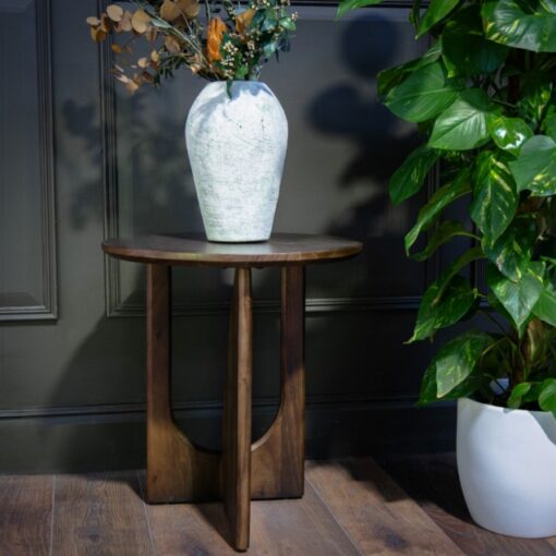 Iris sidebord i tre – rundt bord med buede ben