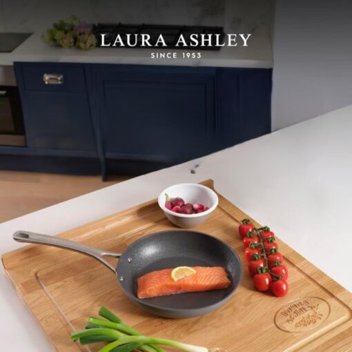 Stekepanne i skifergrå – non stick (20, 24 og 28 cm), fra Laura Ashley (