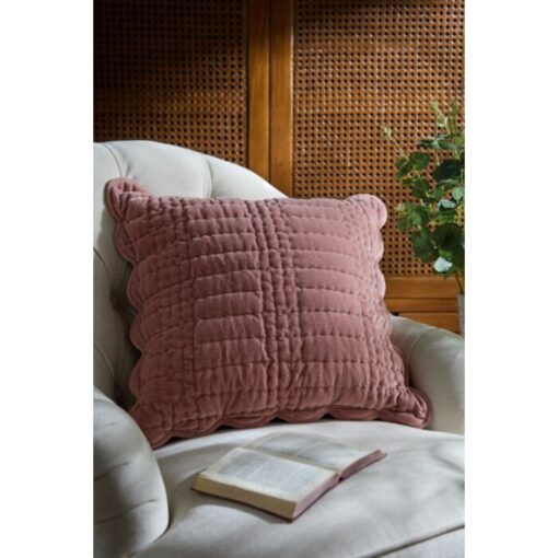 Scalloped pute i gammelrosa, fra Laura Ashley