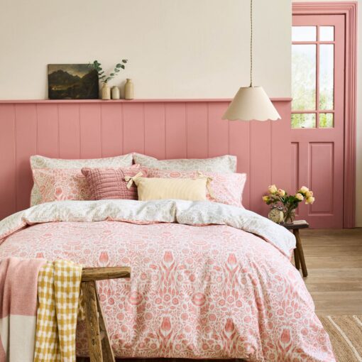 Ashstead Damask, sengesett med stiliserte tulipaner i rosa/natur fra Laura Ashley