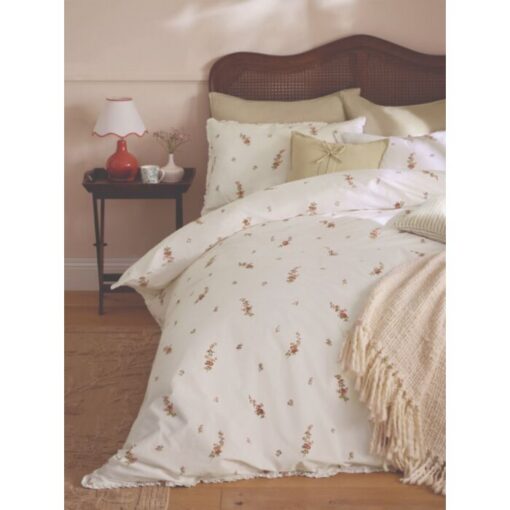 Elsie Bouquet Pale Cranberry Multi sengesett, fra Laura Ashley