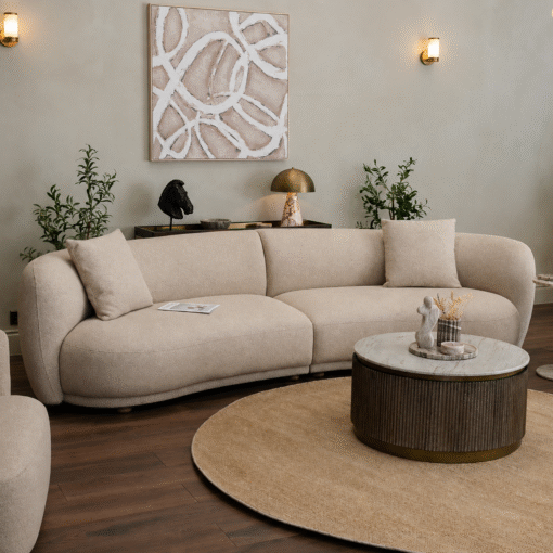 Carola Latte - stor buet sofa i lys beige - 302 cm