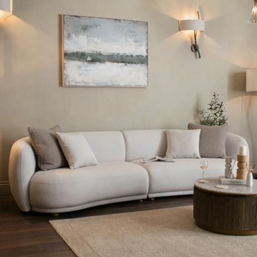 Carola sofa i Ice Ivory – 302 cm