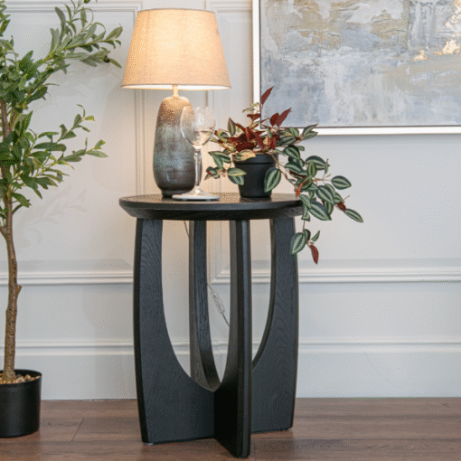 Dierk rundt sidebord i sortbeiset tre – 45 cm