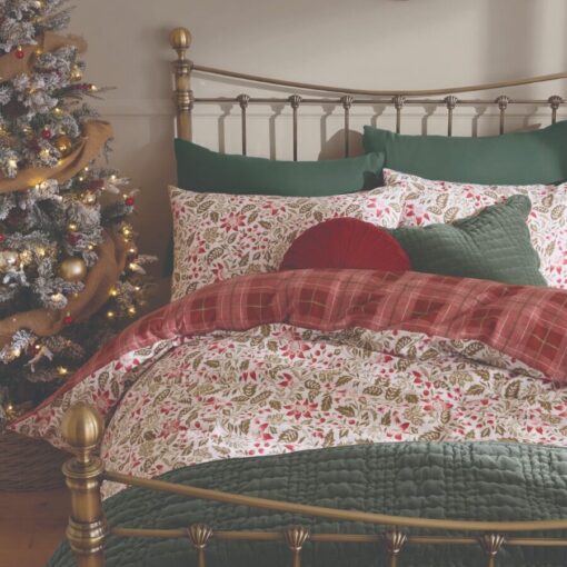Astley Floral Christmas Festive Red sengesett i børstet bomull/flanell - fra Laura Ashley